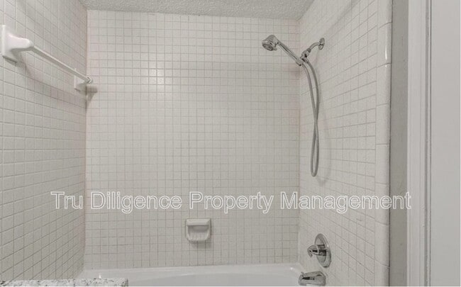 Building Photo - 210 Kathleen Dr