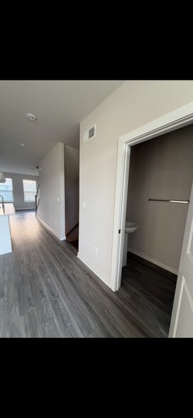 Building Photo - 2560 Nicholson St