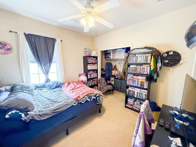 Building Photo - Chase Hollow #41