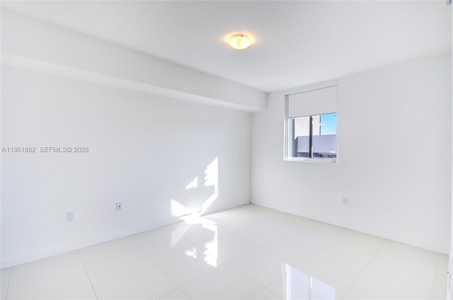 Building Photo - 7661 NW 107th Ave