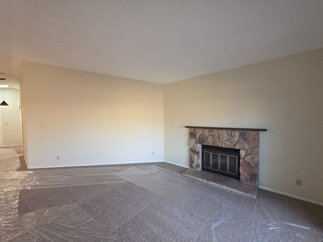 Building Photo - Extensively Renovated 3-Bedroom Home in Desirable Northwest Reno