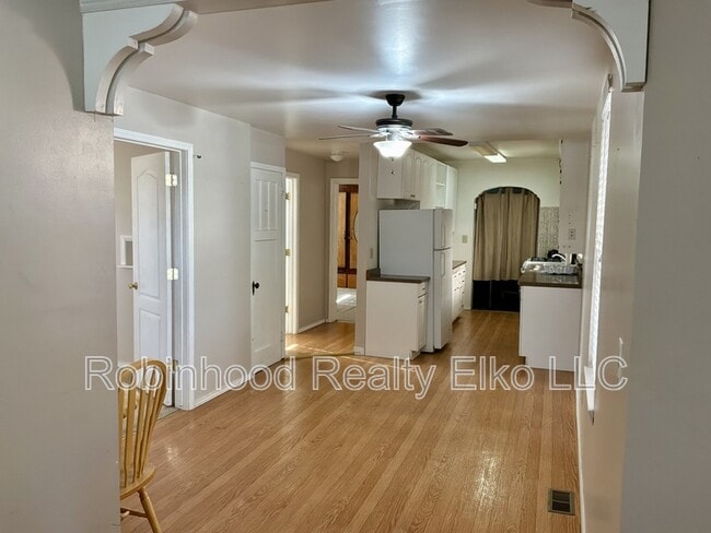 Building Photo - 385 Fir St