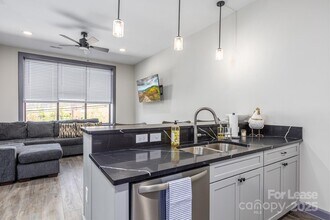 Building Photo - 138 S Main St