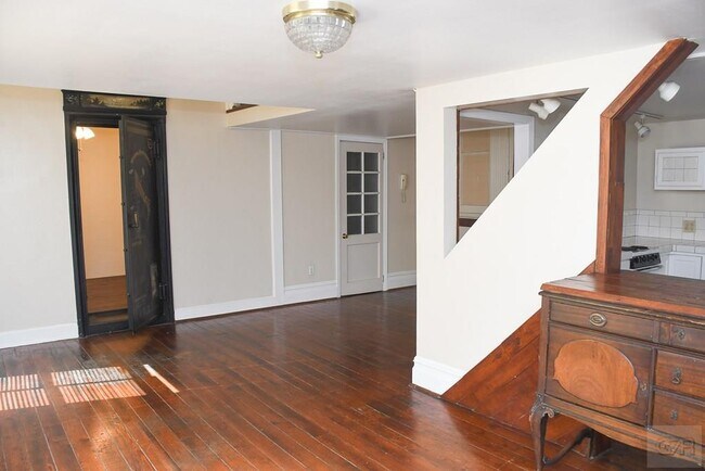 Building Photo - 2118 Strand St