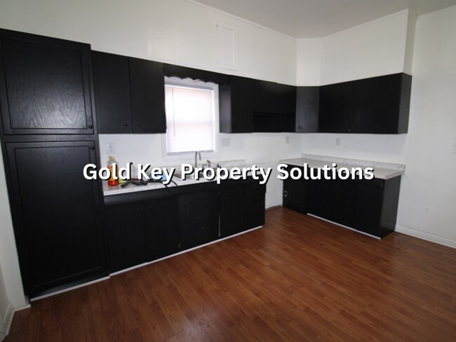 Building Photo - MUNCIE 3 BR 1 BA House with New Appliances...