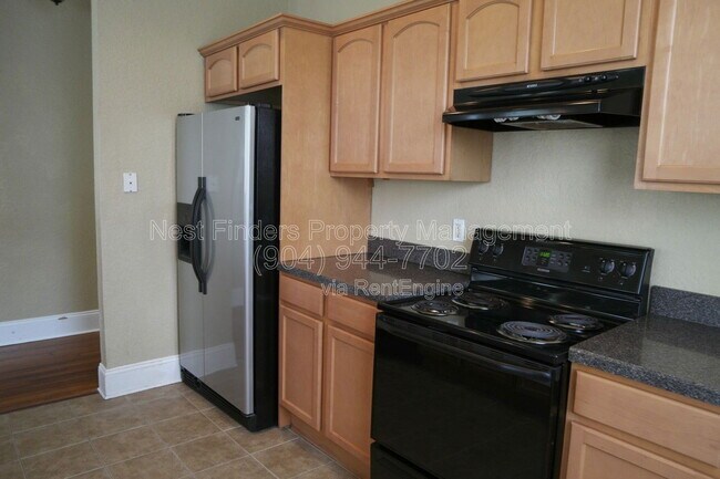 Building Photo - 757 King St