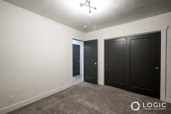 Building Photo - Gorgeous Home in Sugar House!!