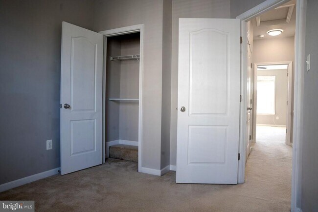 Building Photo - 2627 Osprey Way S