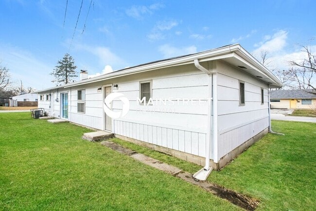 Building Photo - 3 Bedroom Pet-Friendly Home in Indianapolis, IN with Main Street Renewal