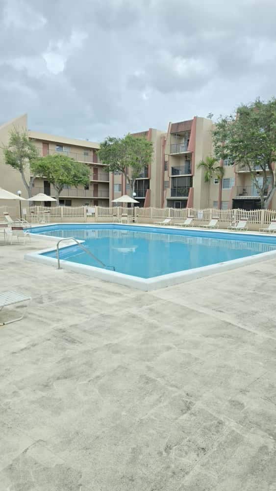 Building Photo - 13707 Kendale Lakes Cir