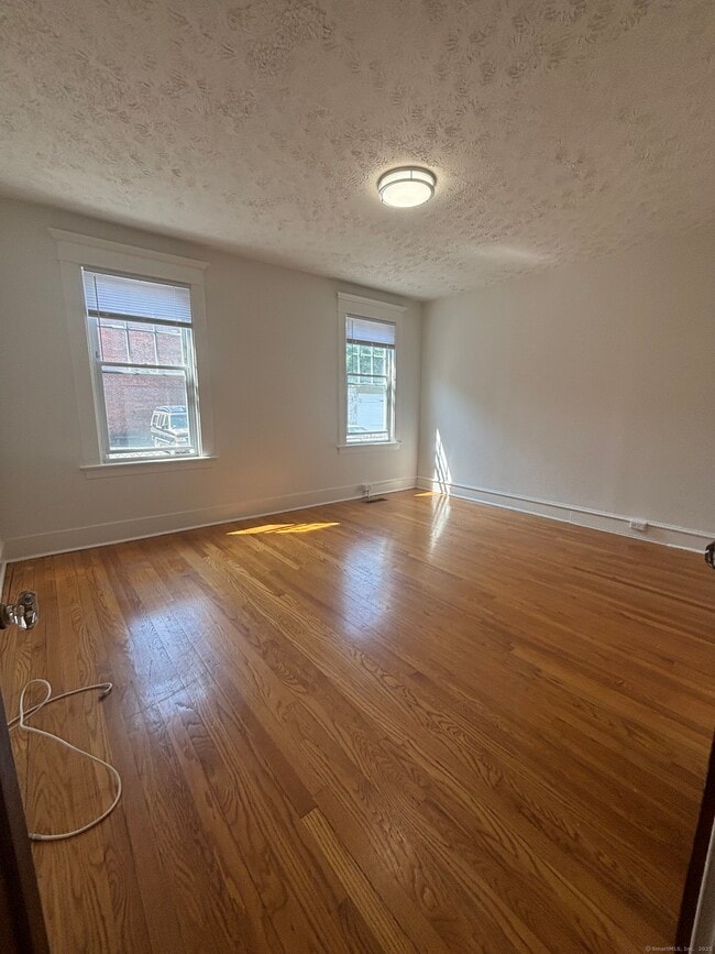 Building Photo - 155 Elm St