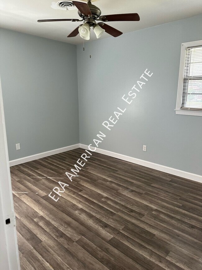 Building Photo - 209 Loizos Dr NW