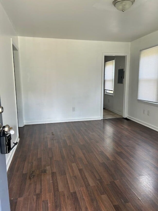 Building Photo - House for Rent
