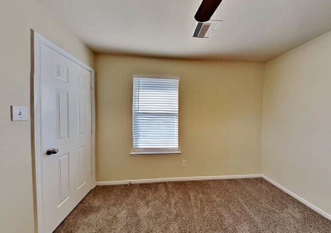 Building Photo - 13206 Ambrosa Dr
