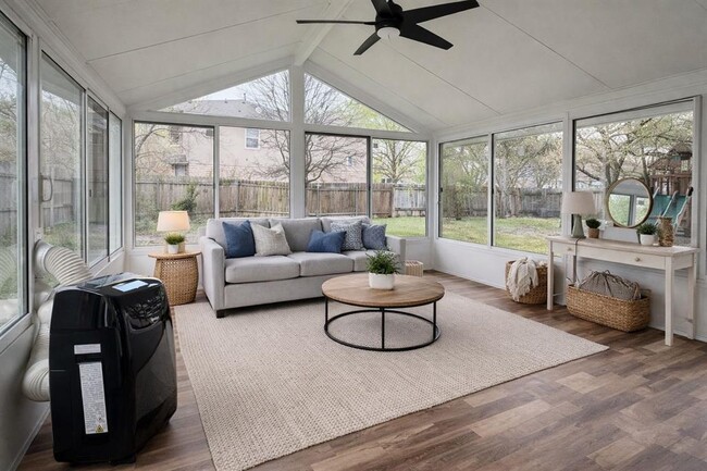 Building Photo - 17844 Park Valley Dr