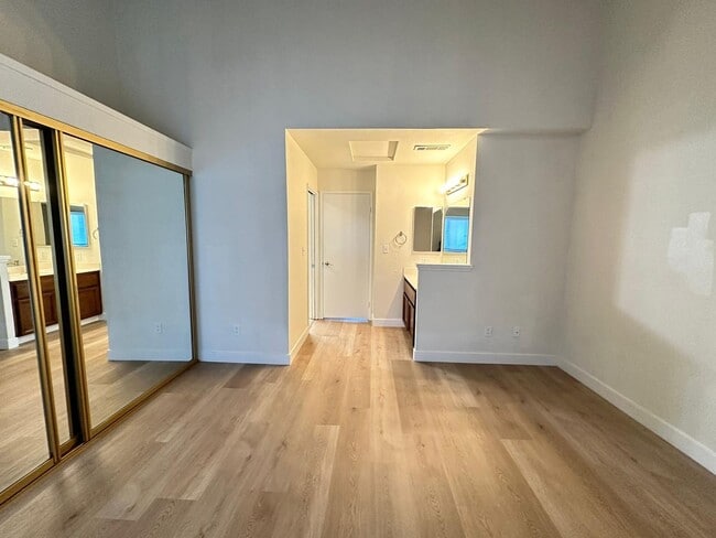Building Photo - Cozy Beautiful Townhouse for Rent