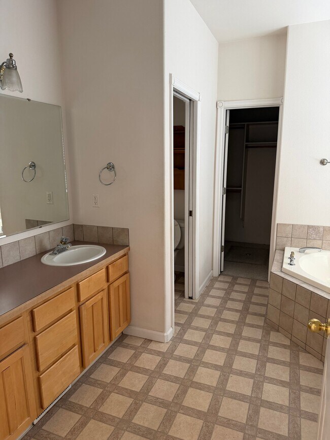Building Photo - 14170 W Guinness Ct