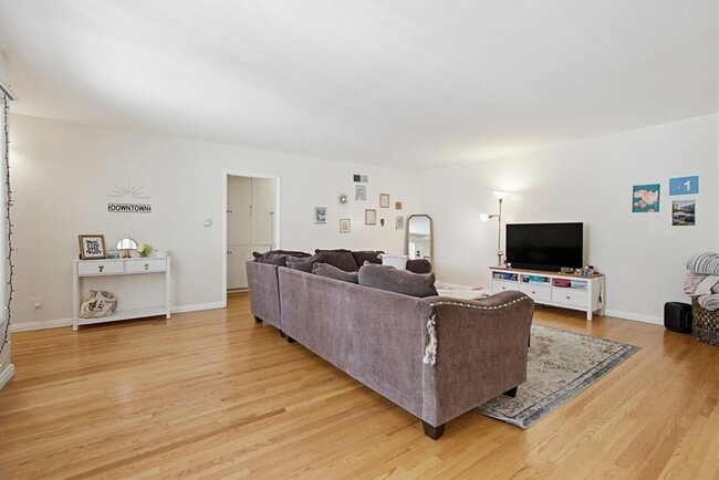 Building Photo - Spacious 5BR Home Near SDSU – Ideal for Students or Families