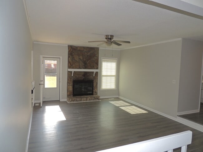 Building Photo - 5823 Rivercroft Rd