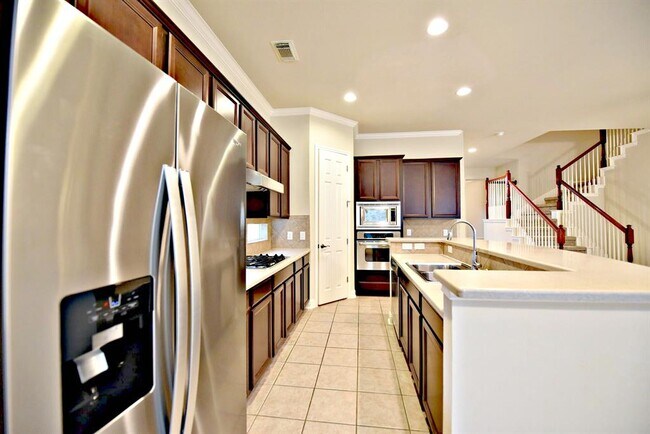 Building Photo - 15520 Interlachen Dr