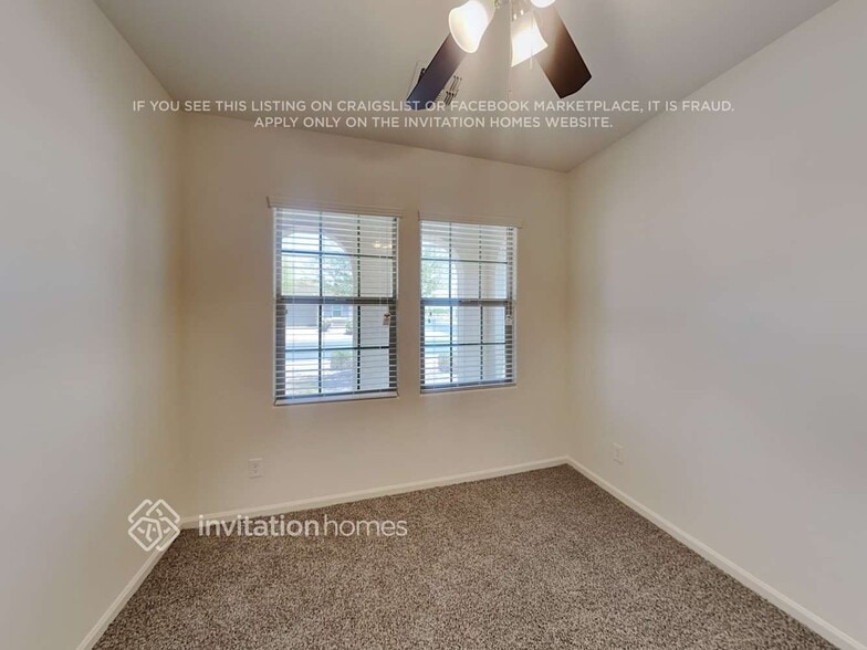 Building Photo - 1056 S 200th Ln