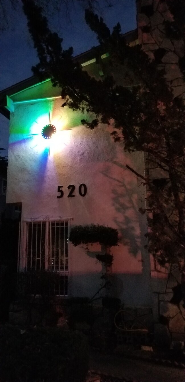 Building Photo - 520 Flower S St