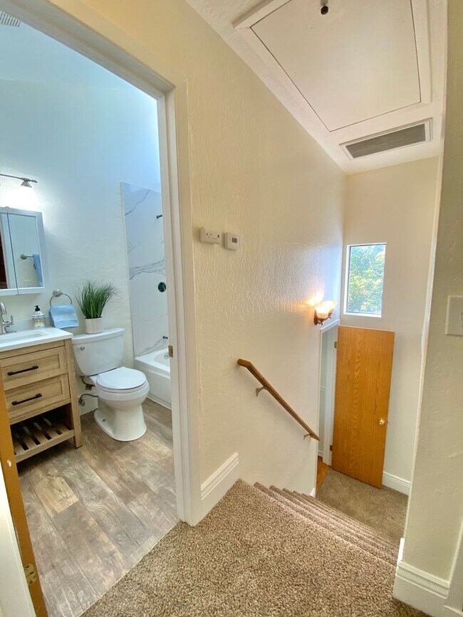 Building Photo - Two-Bedroom Townhouse in Sparks
