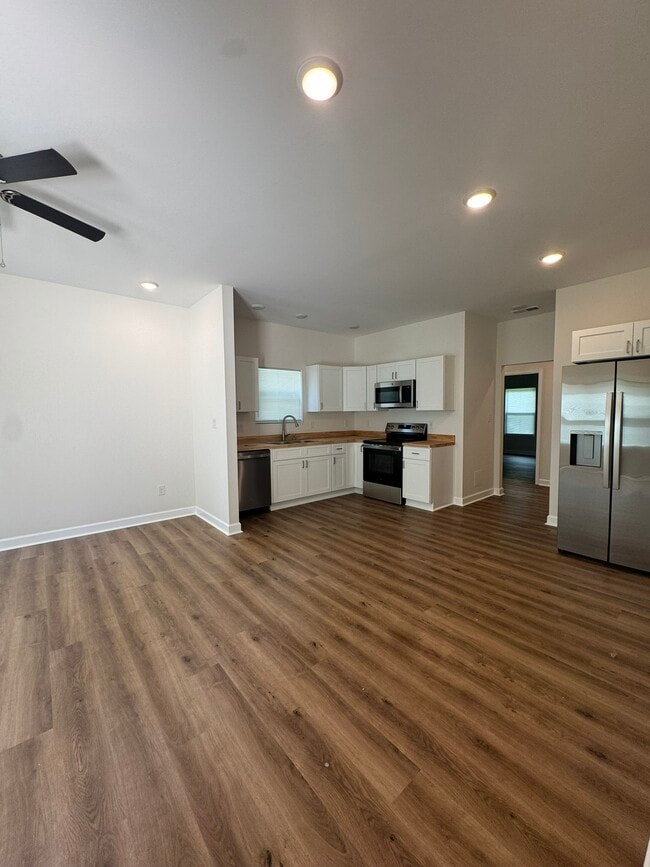 Building Photo - Hicks Duplex
