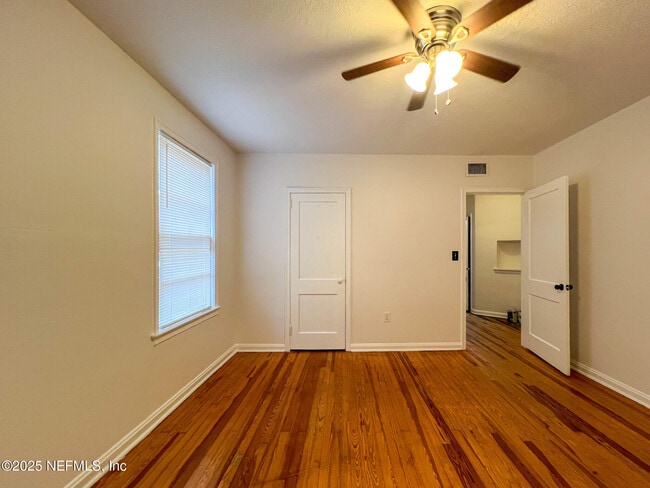 Building Photo - 2575 Myra St