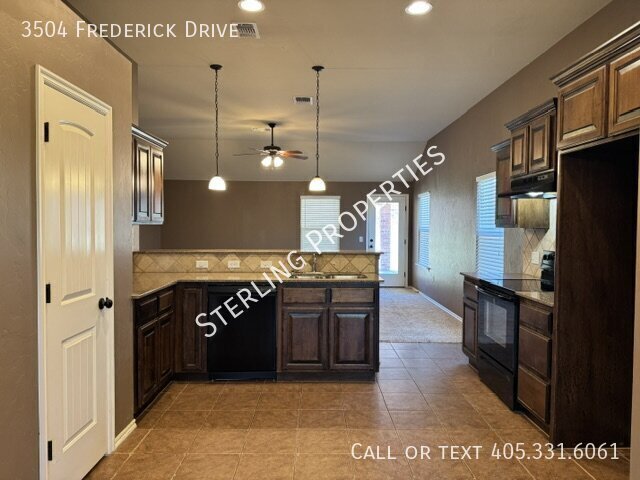 Building Photo - 3504 Frederick Dr