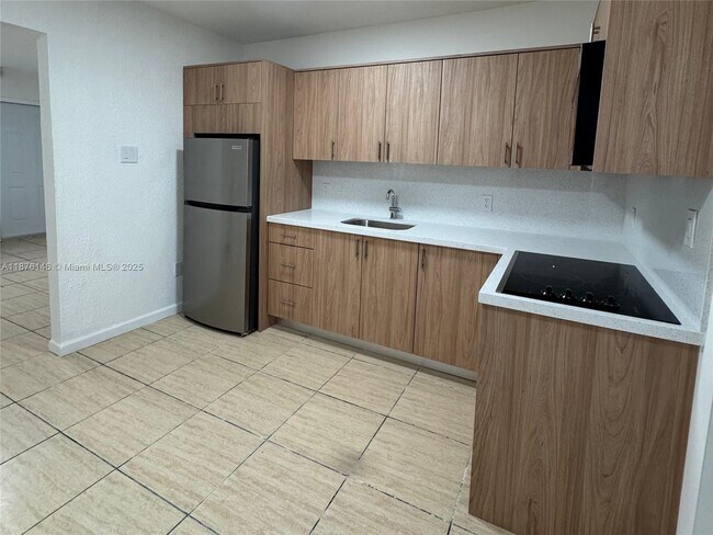 Primary Photo - 713 SW 44th Ct