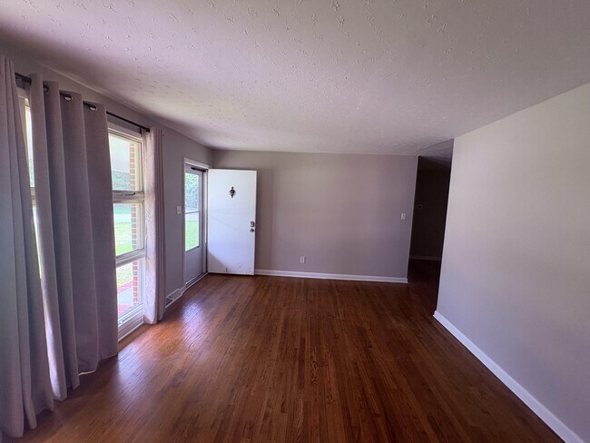 Building Photo - 406 Forest Grove Ave
