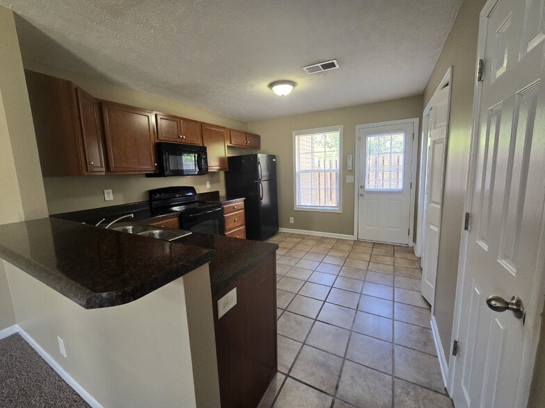 Building Photo - 812D Oak Arbor Ct