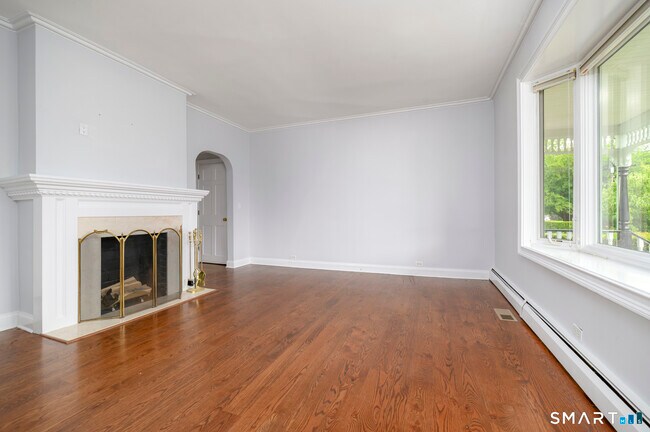 Building Photo - 18 Elm Tree Pl
