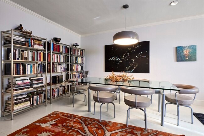 Building Photo - 37 Beacon St