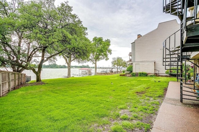 Building Photo - 390 Driftwood Ct