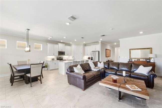 Building Photo - 28044 Sanibel Sands St