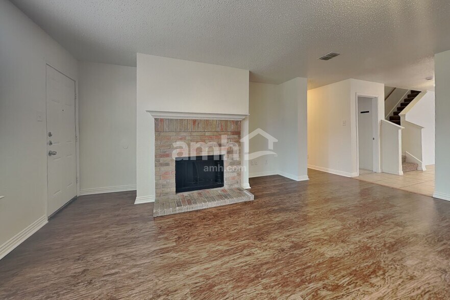 Building Photo - 4405 Statesman Ln