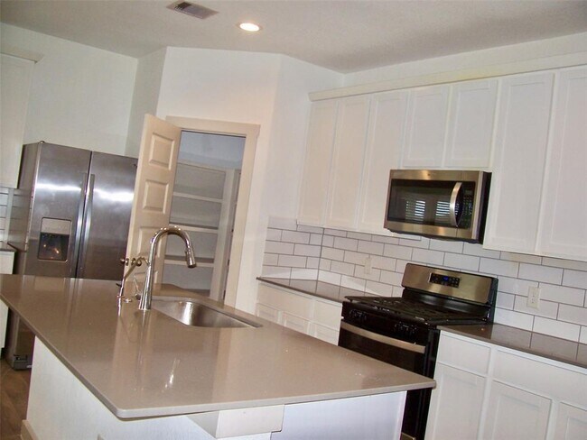 Building Photo - 819 Teal Moon Dr