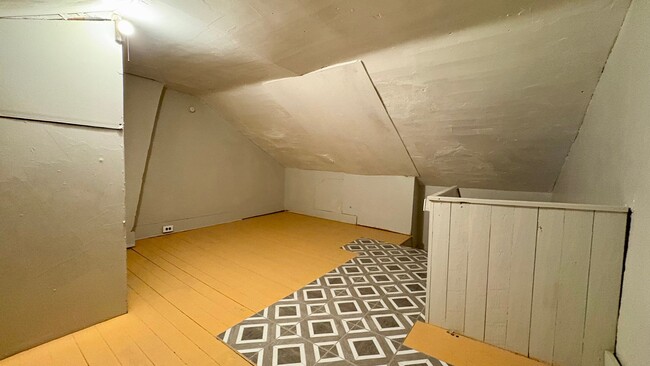 Building Photo - 2 Bedroom 1 Bathroom in York!