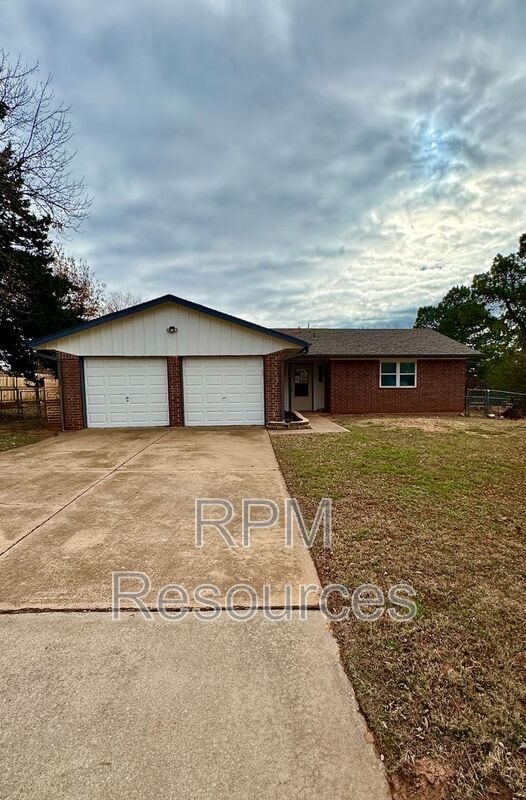 Building Photo - 440 E Carson Ln