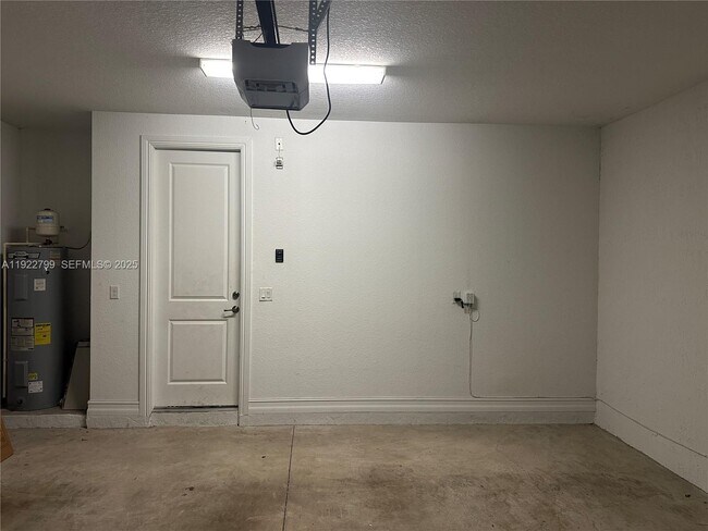 Building Photo - 11718 SW 13th Ct