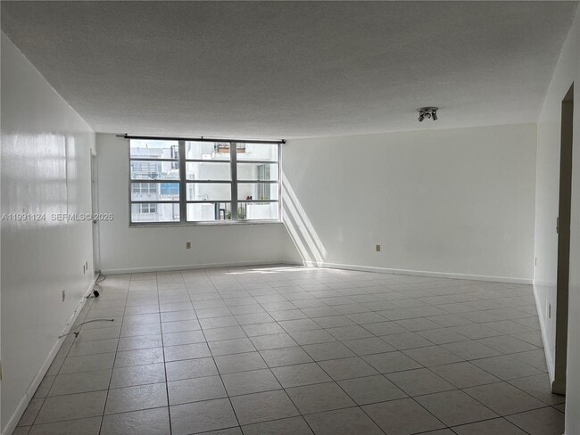 Building Photo - 2750 NE 183rd St