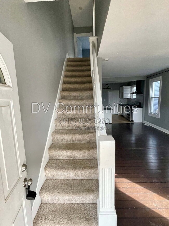 Building Photo - 1335 W 61st St