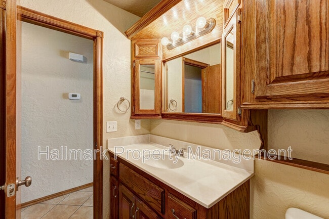 Building Photo - 500 Loyd Ln