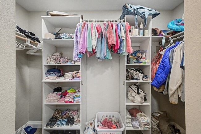 Building Photo - 6315 E Delcoa Ave