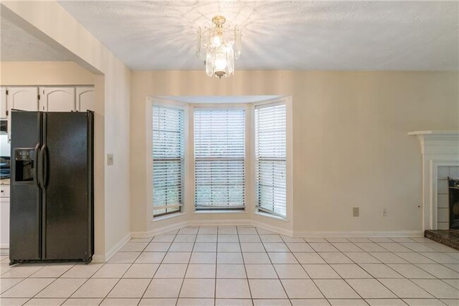 Building Photo - 5000 Village Green Way