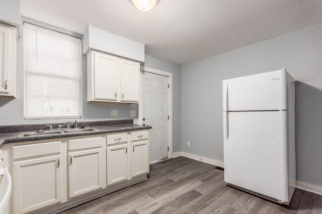 Building Photo - 673-675 Stanley Ave