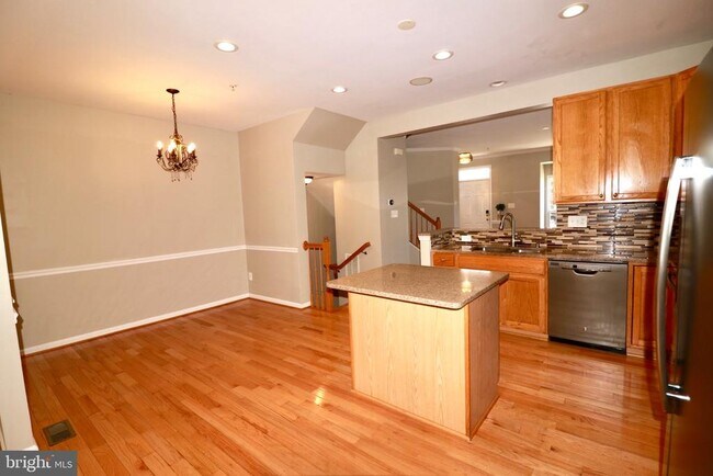 Building Photo - 25323 Damascus Park Terrace