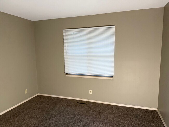 Building Photo - COMING SOON: Stunning 2-Bed/1 Bath Duplex ...